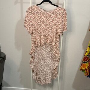 Gypsies & Moondust Cream and Dusty Rose Floral Ruffle High-Low Top